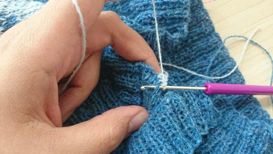 How to steek - Securing the steek with single crochet