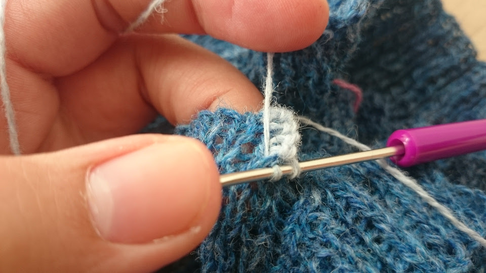 How to steek - Securing the steek with single crochet (close-up)
