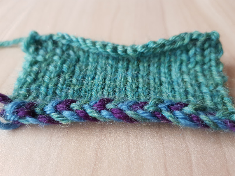 colorful cast ons - Tricolor Braided Cast On