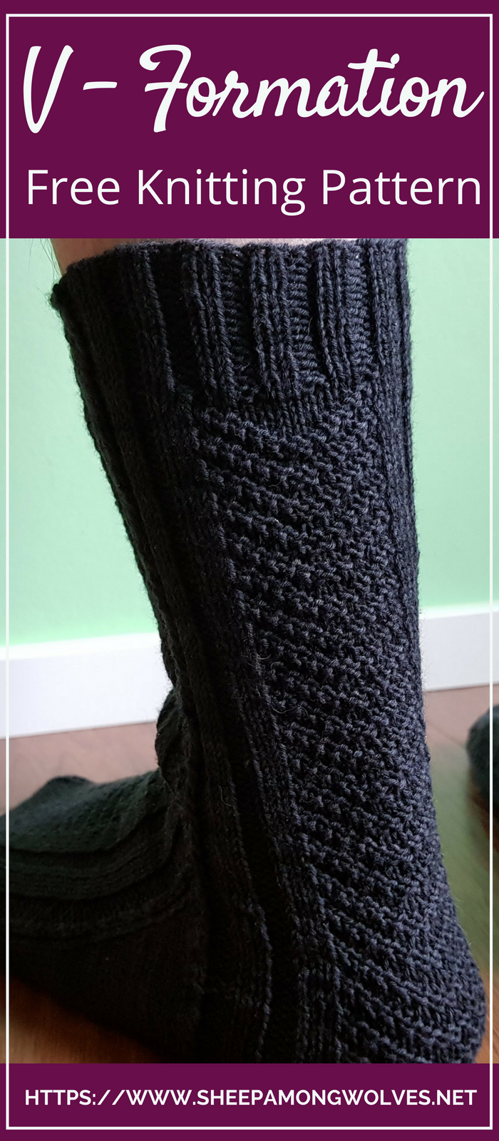 Free sock knitting pattern by Nadja Senoucci. Ravelry link included in the blog post. Click here to get the pattern!