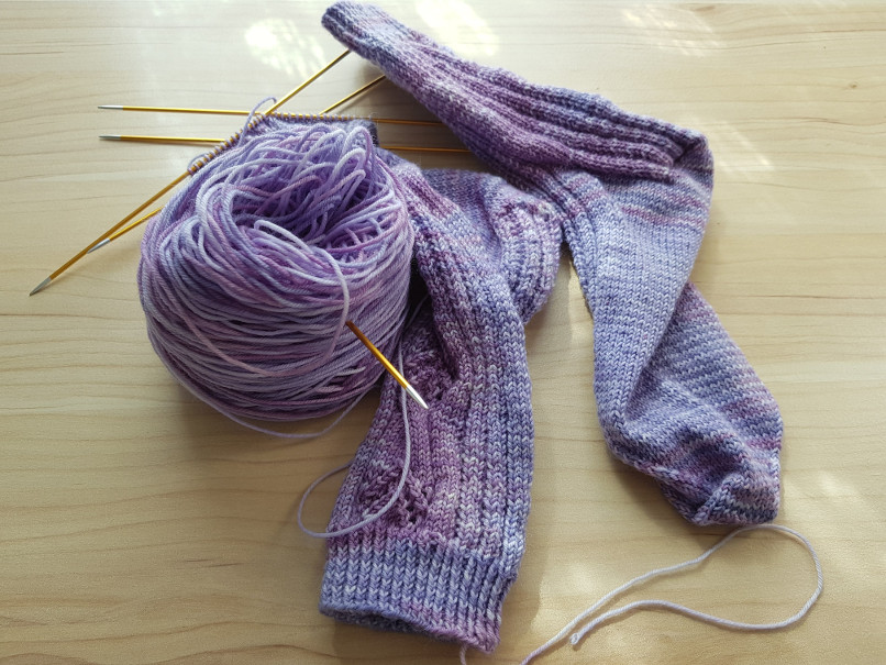 knitting through the summer heat - A small project: portable and doesn't add extra warmth while knitting when I really don't need any